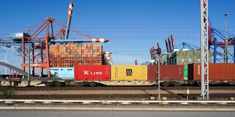 英国供应链仍正常运转，巴拿马运河成替代苏伊士新通道