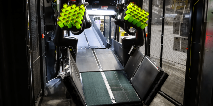 FedEx选择合作伙伴而非自研技术:840亿美元物流巨头的自动化战略转型