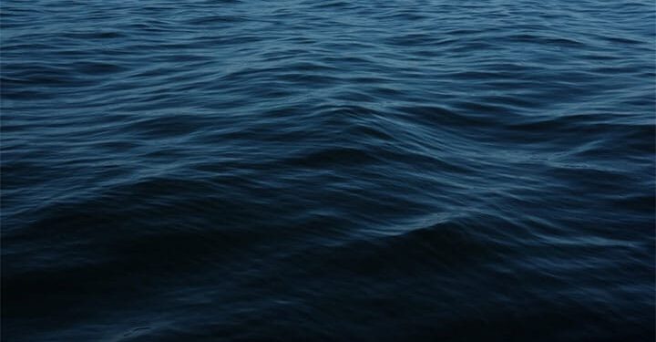 Maersk: Strait of Hormuz Transit Possible Amid Red Sea Disruption