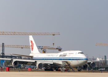 AI热潮冲击空运物流：氦气短缺致供应链承压 — The Loadstar