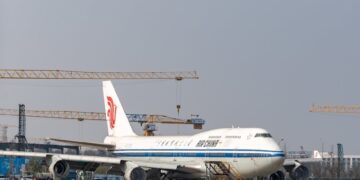 AI热潮冲击空运物流：氦气短缺致供应链承压 — The Loadstar