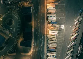 美西海运公司马士基报告空运转海运货量增长 — Supply Chain Dive