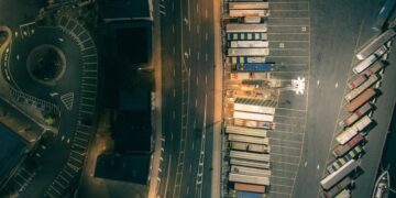 美西海运公司马士基报告空运转海运货量增长 — Supply Chain Dive