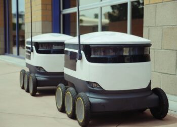DHL 部署 8000 台机器人，重塑全球仓储岗位结构