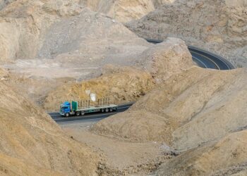 Hormuz Crisis Drives $735 Transpacific Freight Surge