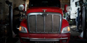 US Trucking Costs Surge, Threatening JIT Inventory Strategy