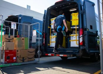 亚马逊向全行业开放物流网络，覆盖200座履约中心 — www.supplychaindive.com
