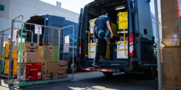 亚马逊向全行业开放物流网络，覆盖200座履约中心 — www.supplychaindive.com