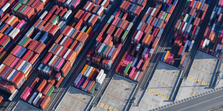 零售集团集中化物流运营 — Logistics Business