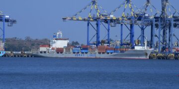 India-Gulf Freight Costs Surge 500% Amid Strait Crisis