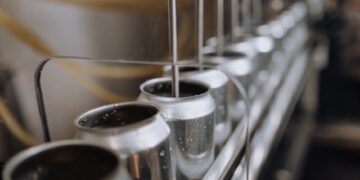 马士基等多家航运公司上调运力，预判旺季需求承压