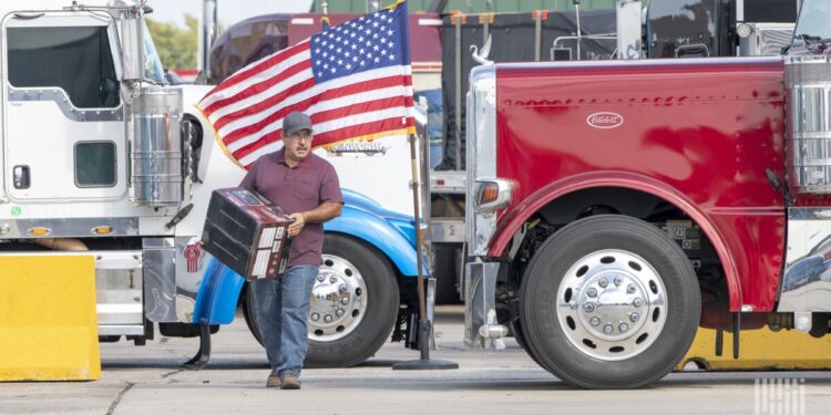 厢式货运量增6.4%、平板货运需求激增77% — FreightWaves
