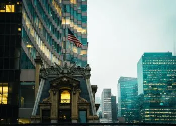 近岸外包加速：墨西哥承接北美供应链转移，制造业投资增长37% — www.piie.com