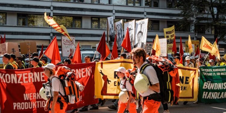 DHL, FedEx, UPS urge EU to delay €3 parcel tax rollout
