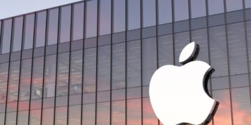 Apple’s Chip Diversification Talks Signal Supply Chain Risk Shift — www.proactiveinvestors.com