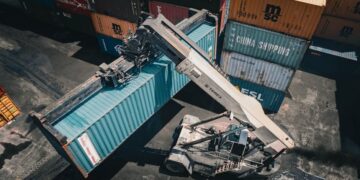 亚马逊供应链服务冲击FedEx与UPS，2026年承压