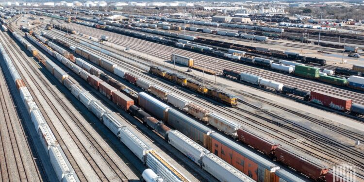 美国铁路多式联运量同比增长10% — FreightWaves