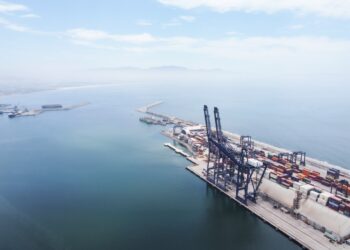 霍尔木兹海峡危机叠加旺季提前，集装箱运价单周暴涨20% — gCaptain