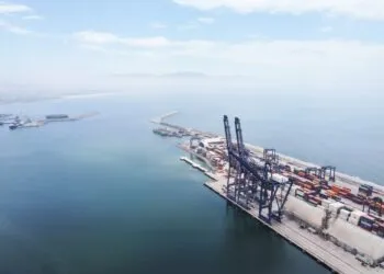 霍尔木兹海峡危机叠加旺季提前，集装箱运价单周暴涨20% — gCaptain