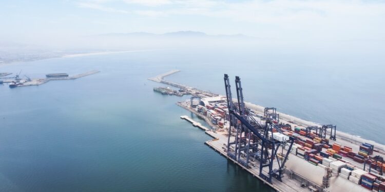 霍尔木兹海峡危机叠加旺季提前，集装箱运价单周暴涨20% — gCaptain
