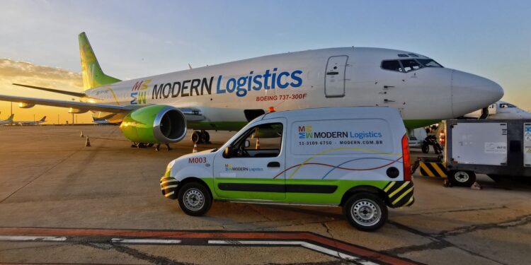 Modern Logistics, Raindo, Alaska Airlines each acquire two 737-800 freighters