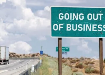 U.S. Freight Distress Spikes: 286 Drivers Laid Off, Expeditors Cuts 230 Tech Jobs