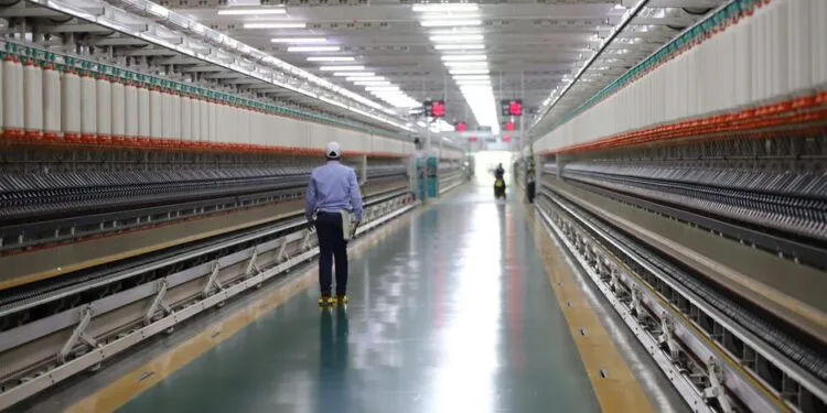 U.S. Manufacturing Reshoring Raises Costs, Boosts Automation in 2026