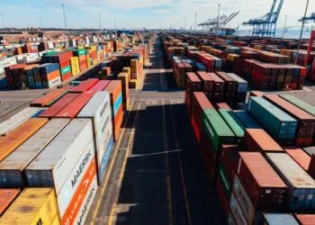 Walmart scales AI, digital twins to test supply chain shocks