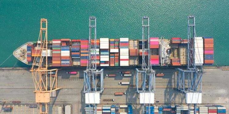 美西海运价涨至5700美元/FEU，早高峰推高跨太平洋运价19%