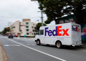 FedEx holds $800M tariff refunds; UPS seeks $5B total