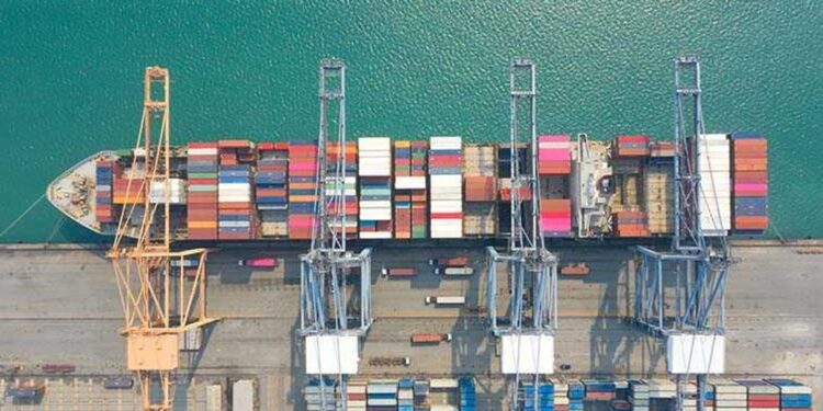 美西海运价飙升至5700美元/FEU,早高峰推高跨太平洋运价19%