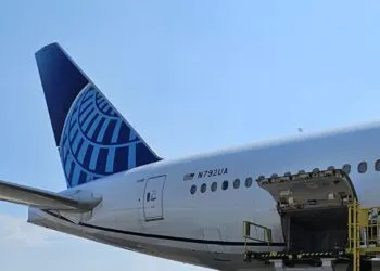 联合航空货运营收增22.6%至5.27亿美元,中东运力缩12%
