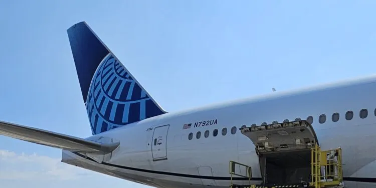 联合航空货运营收增22.6%至5.27亿美元,中东运力缩12%
