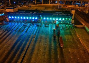 中国制造业PMI升至50.3,AI相关出口激增60%拉动整体增长