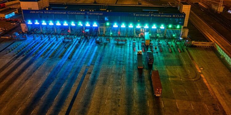 中国制造业PMI升至50.3,AI相关出口激增60%拉动整体增长