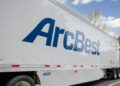 ArcBest 裁员2%并关闭10个零担货运终端，预计年省4000万美元