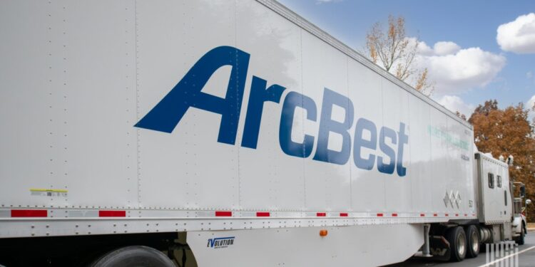 ArcBest 裁员2%并关闭10个零担货运终端，预计年省4000万美元