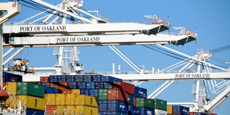 ILWU dockworkers shut Oakland, Stockton, Sacramento ports in sympathy strike