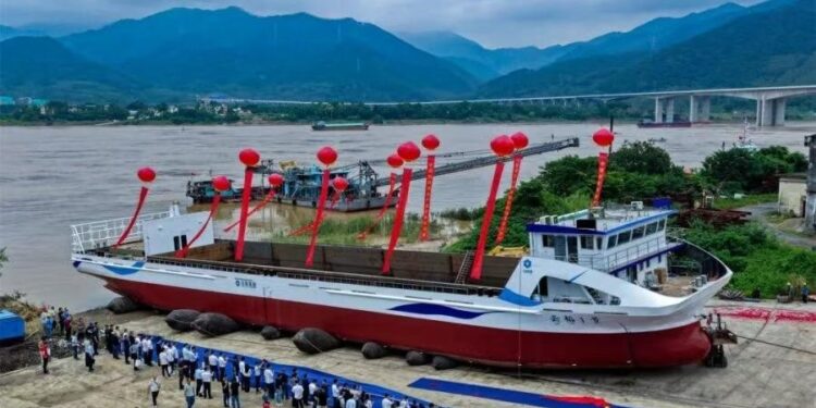 中国推出最大氢动力内河货船,载重2000吨、续航760公里