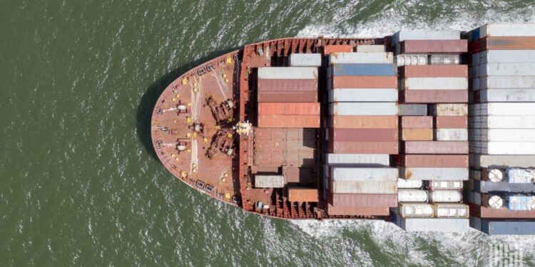 Asia-US container rates soar past $7,900 amid peak season surge