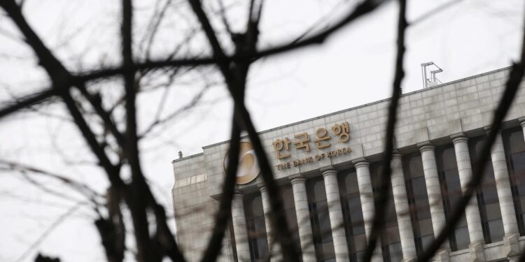 韩国央行3.5年来首次加息25基点,应对半导体驱动型通胀与韩元贬值