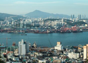 Global Chip Supply Chain Crosses Borders 70 Times, TSMC Holds 70% Advanced-Fab Share