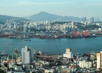 全球芯片供应链跨70国流转，台积电占先进制程70%份额