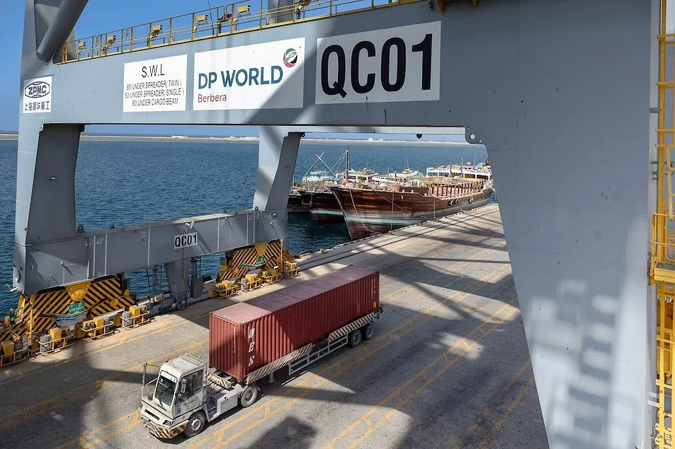 DP World 非洲投资加码至 8 亿美元，霍尔木兹海峡封锁推高燃油成本 75%
