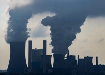英国74%关键供应商具备扩产能力,但采购流程复杂度成最大瓶颈