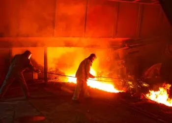 福建晋江鞋厂火灾致28人死亡,涉事工厂存易燃物堆放隐患