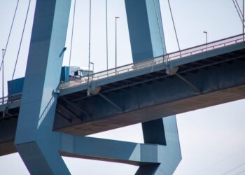 台积电上调2026年营收预测至超40%，AI芯片需求将延续至2030年