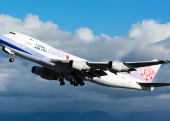 中华航空Q2货邮营收增43.9%至236亿新台币，加订8架波音777-8F