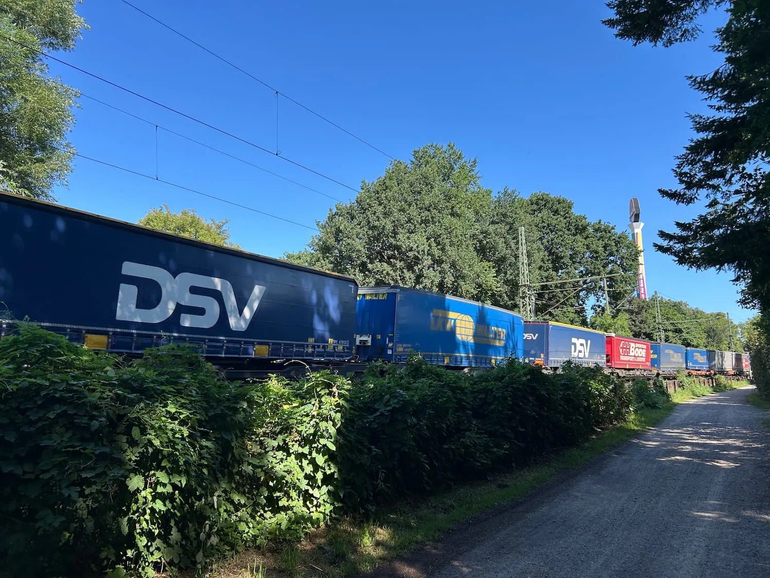 全球物流巨头二季度利润普涨，DSV 营收增 23%、DHL 利润率升至 8.3%