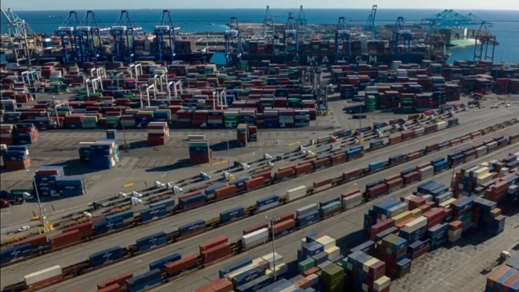 Port of LA Moves 1.42M TEUs in September, Tariffs Cloud Outlook